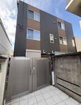 アクシス学芸大学